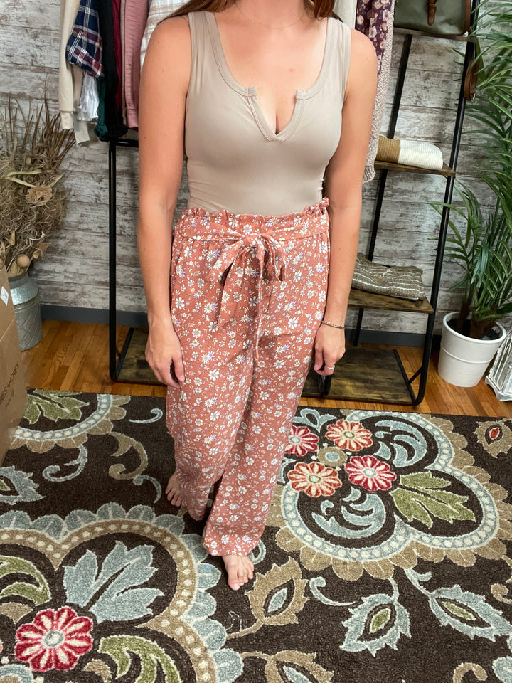 Floral Tie Waist Crop Pants