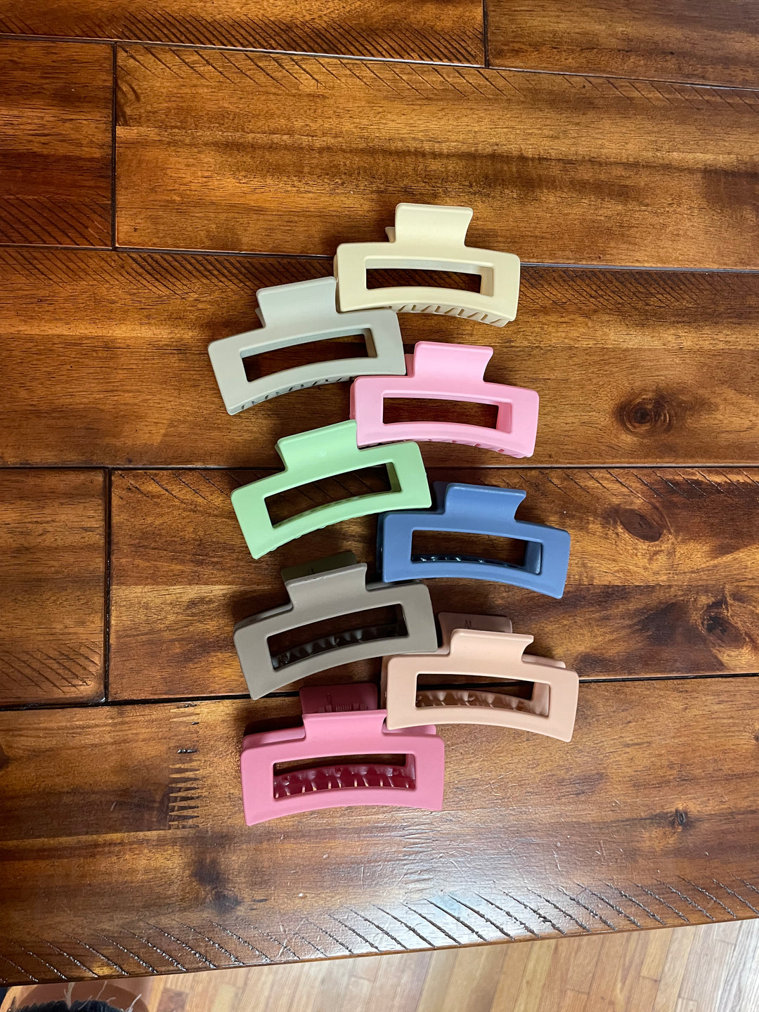 Medium Cut Out Hair Clips